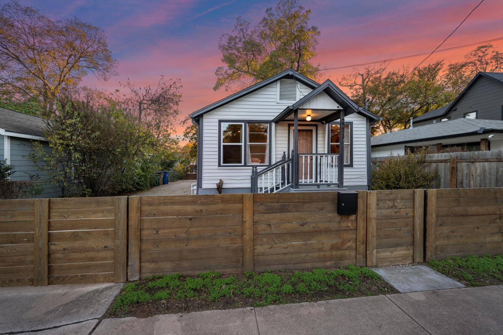 Stylish, Artsy Bungalow Central Eastside Austin Dış mekan fotoğraf